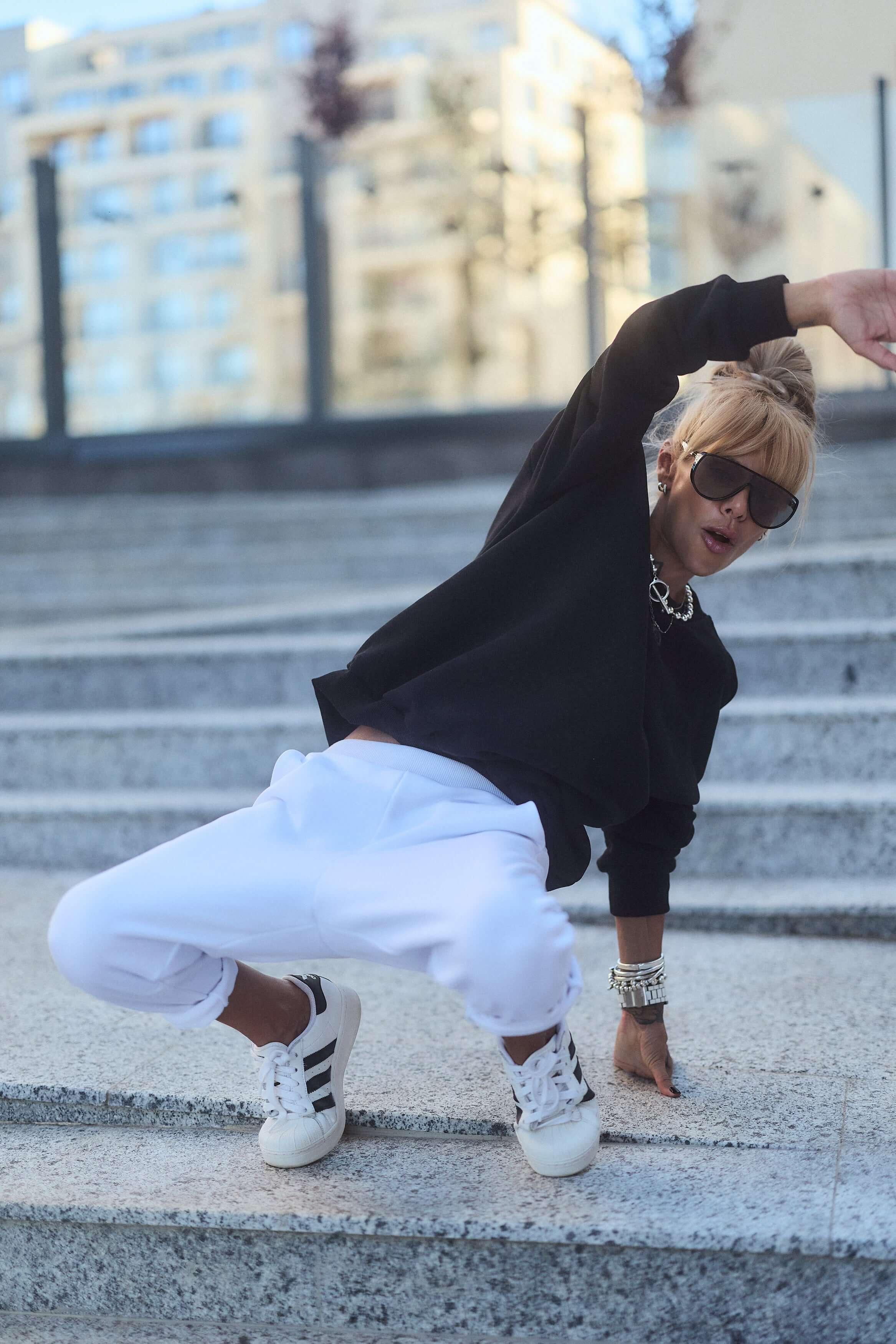 Black Oversized Sweatshirt & White Jogger Set - Image 3