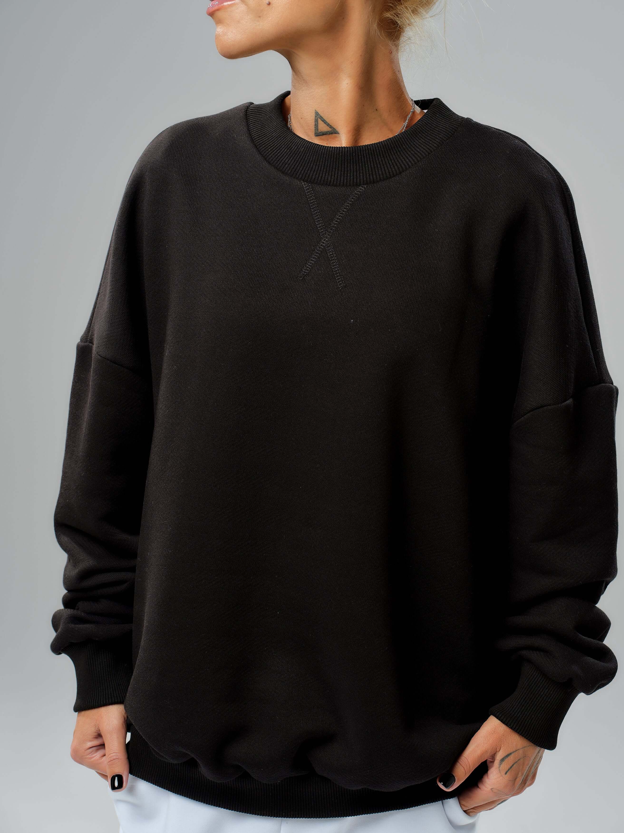 Black Oversized Sweatshirt & White Jogger Set - Image 5