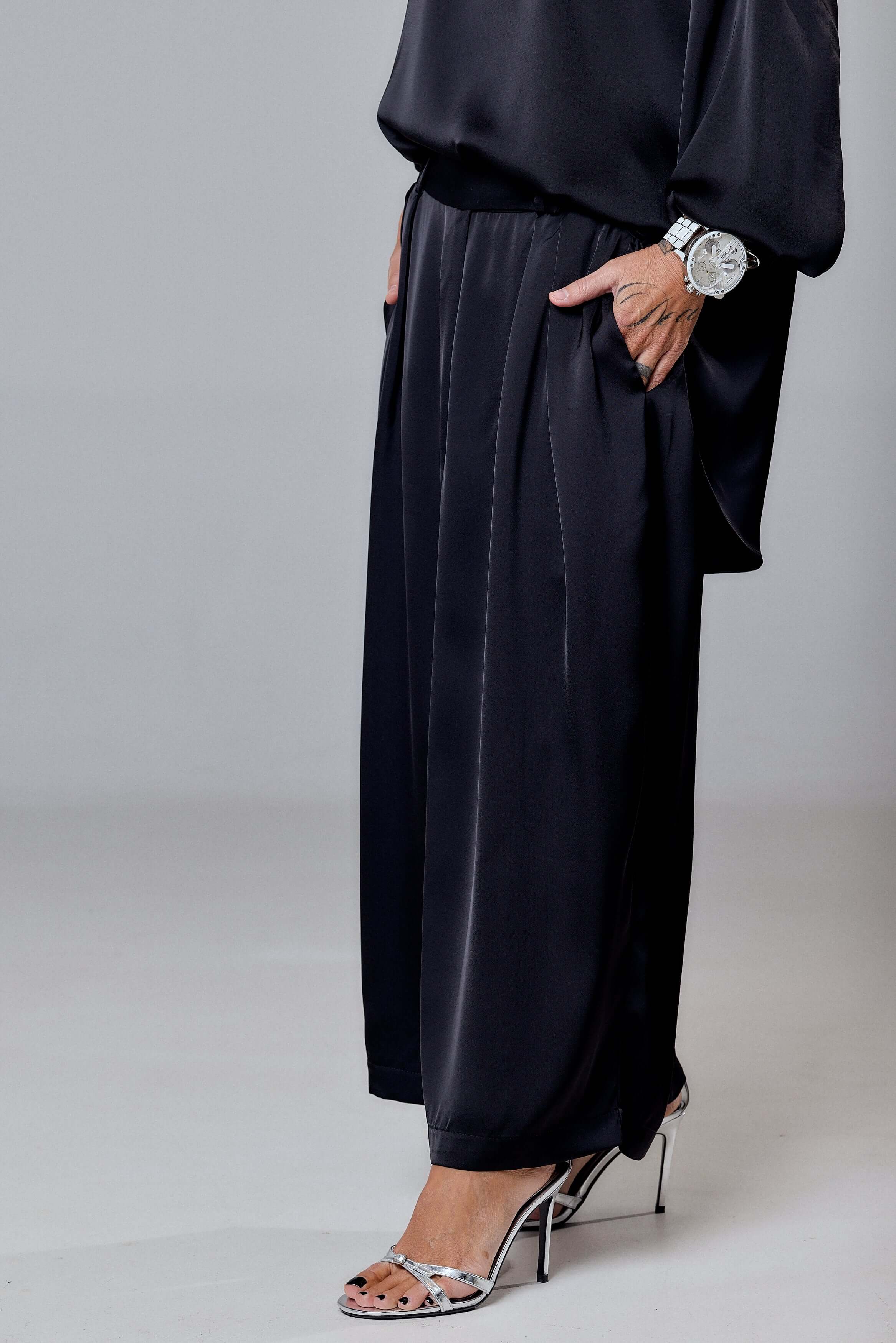 Black Satin Set with Shoulder Bow Detail - Image 5