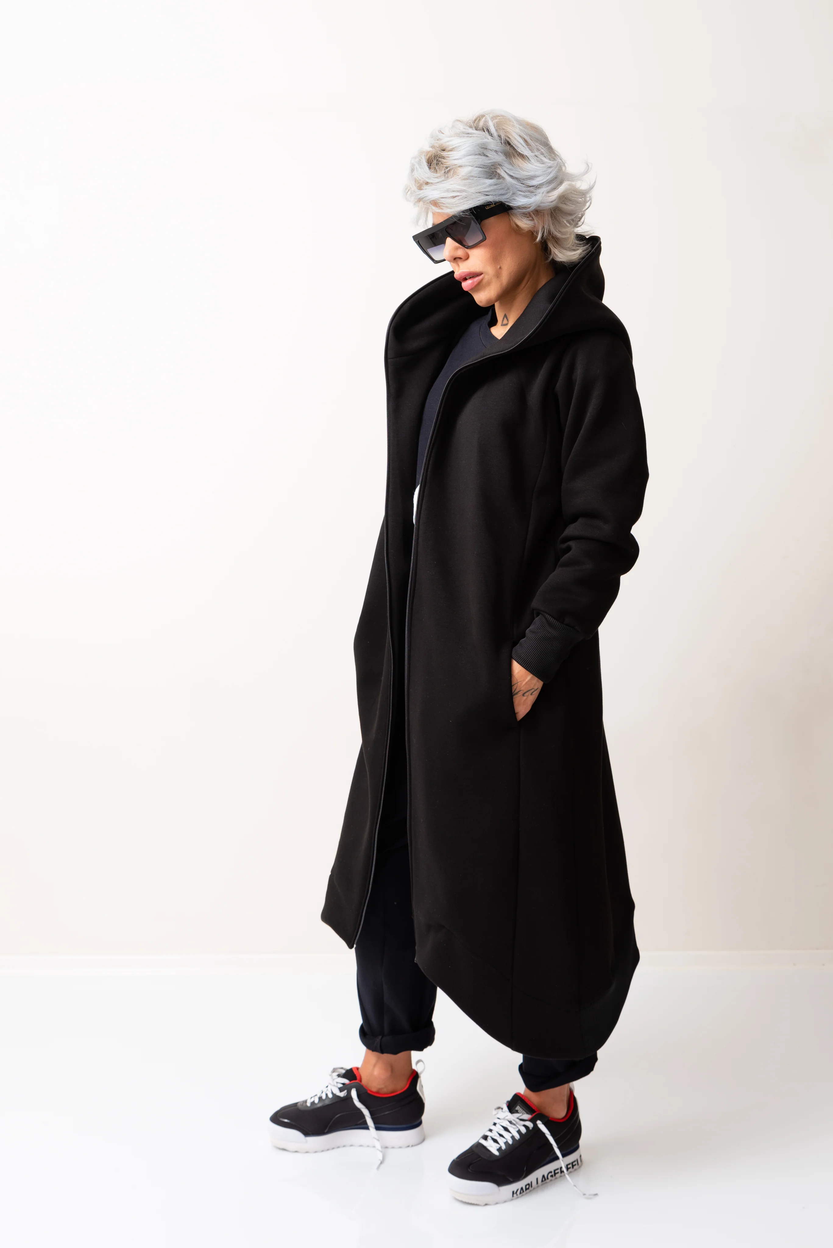 Black Warm Oversized Hoodie Sweatshirt with Long Sleeves and Front Zipper - Image 3
