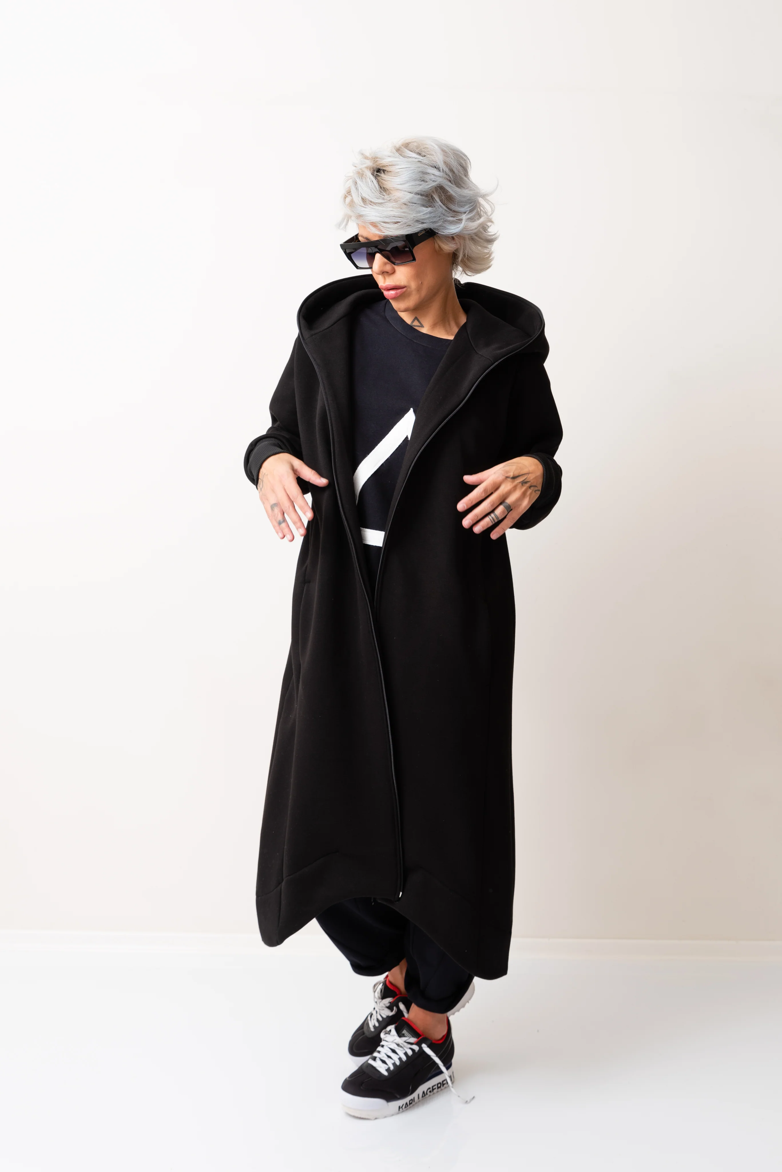 Black Warm Oversized Hoodie Sweatshirt with Long Sleeves and Front Zipper - Image 5