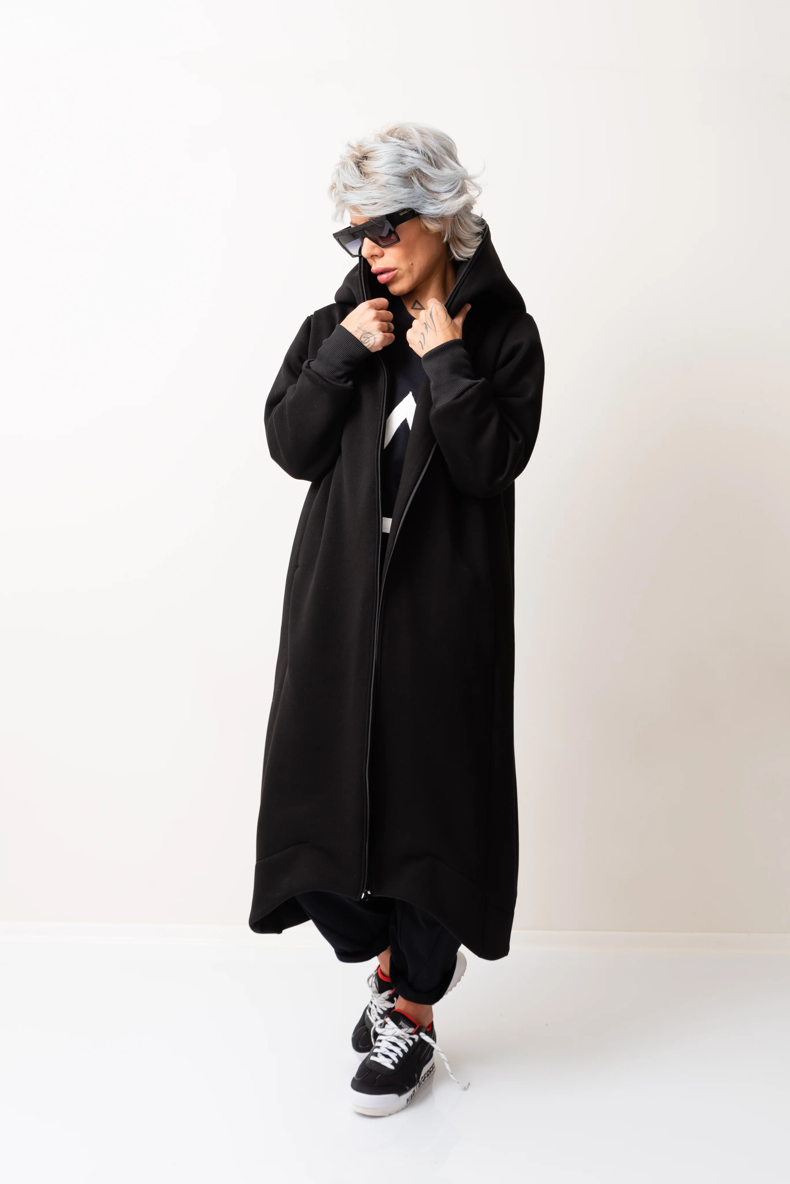 Black Warm Oversized Hoodie Sweatshirt with Long Sleeves and Front Zipper - Image 6