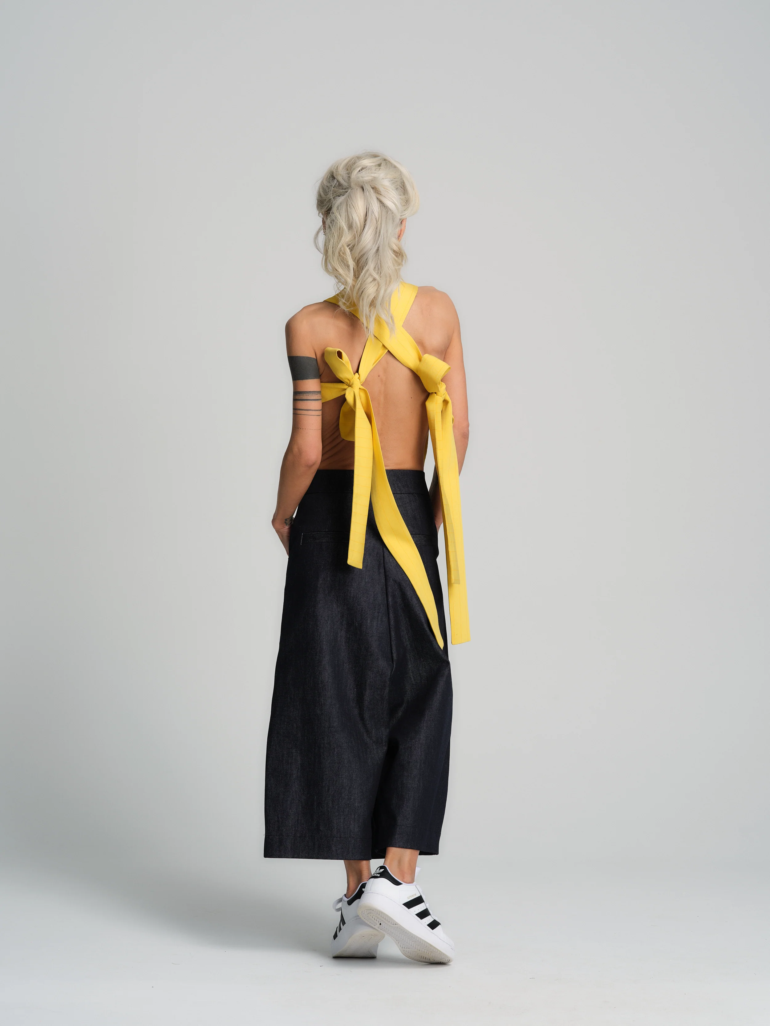 Cropped Barrel Jeans - Image 12