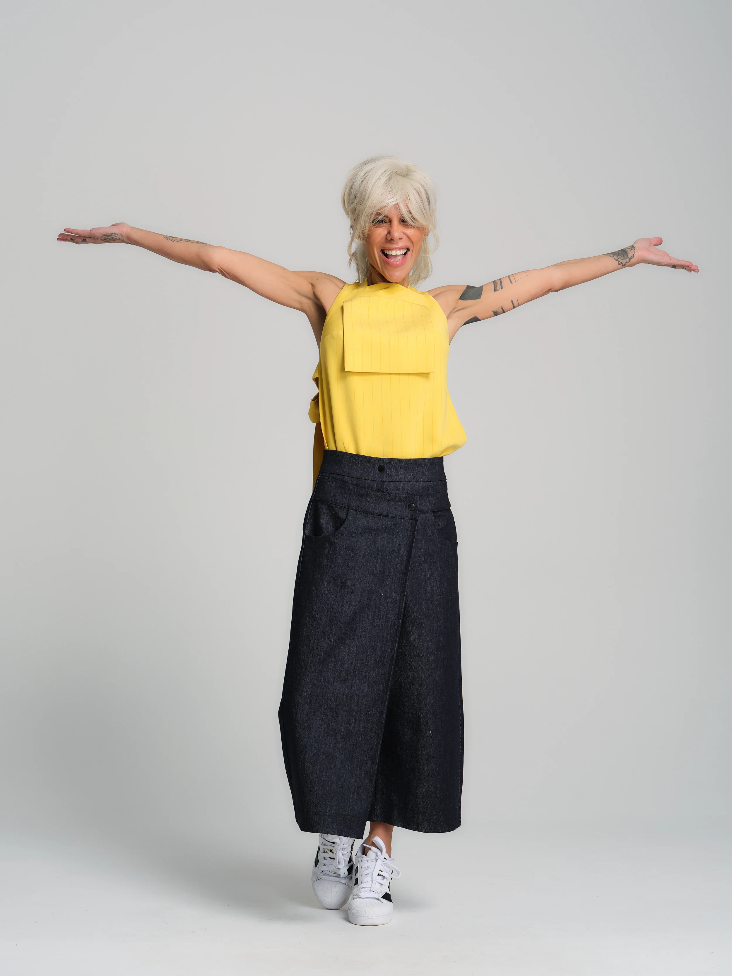 Cropped Barrel Jeans - Image 5