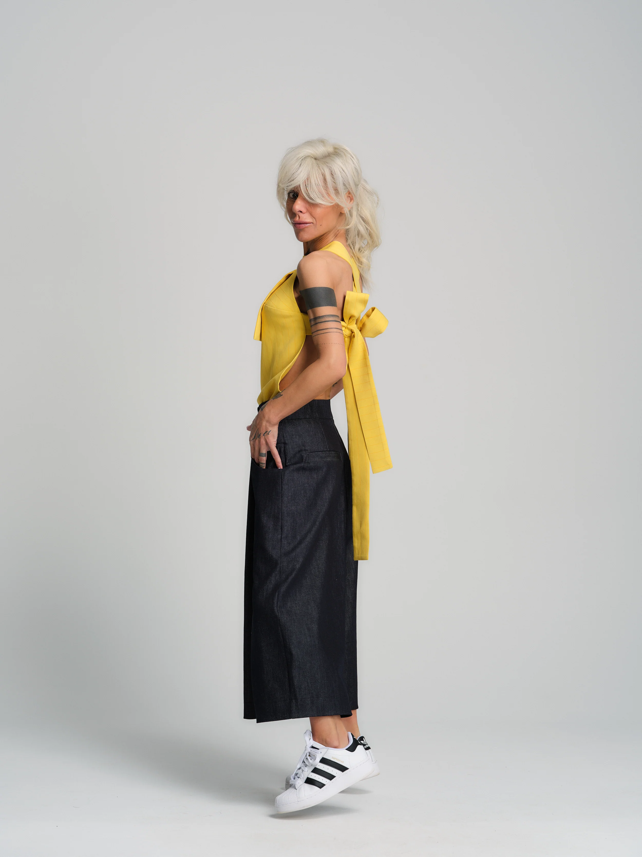 Cropped Barrel Jeans - Image 7