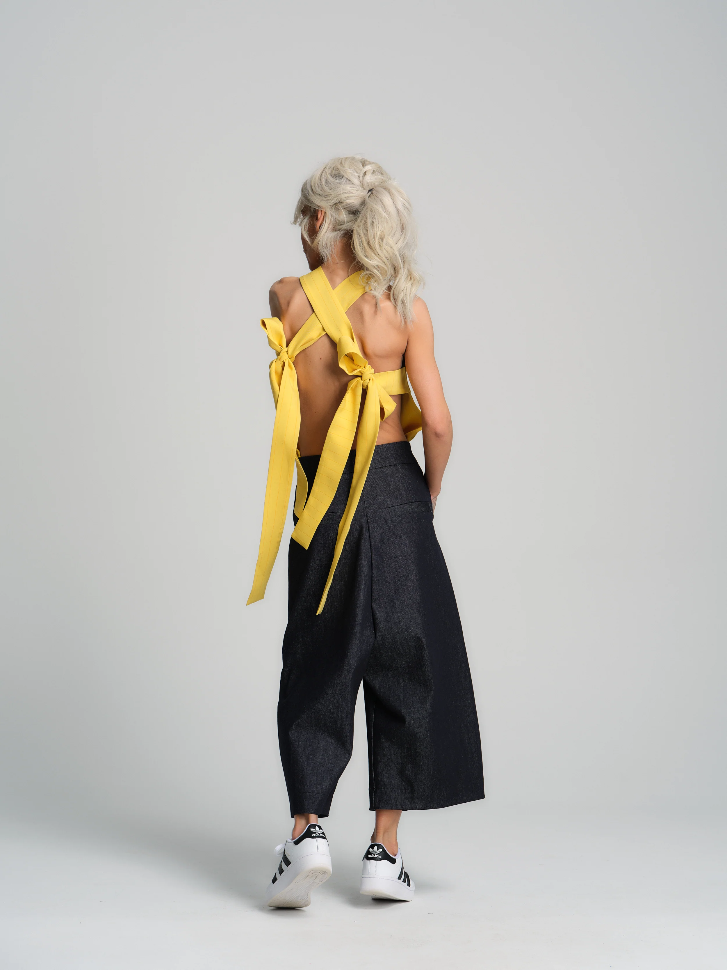 Cropped Barrel Jeans - Image 9