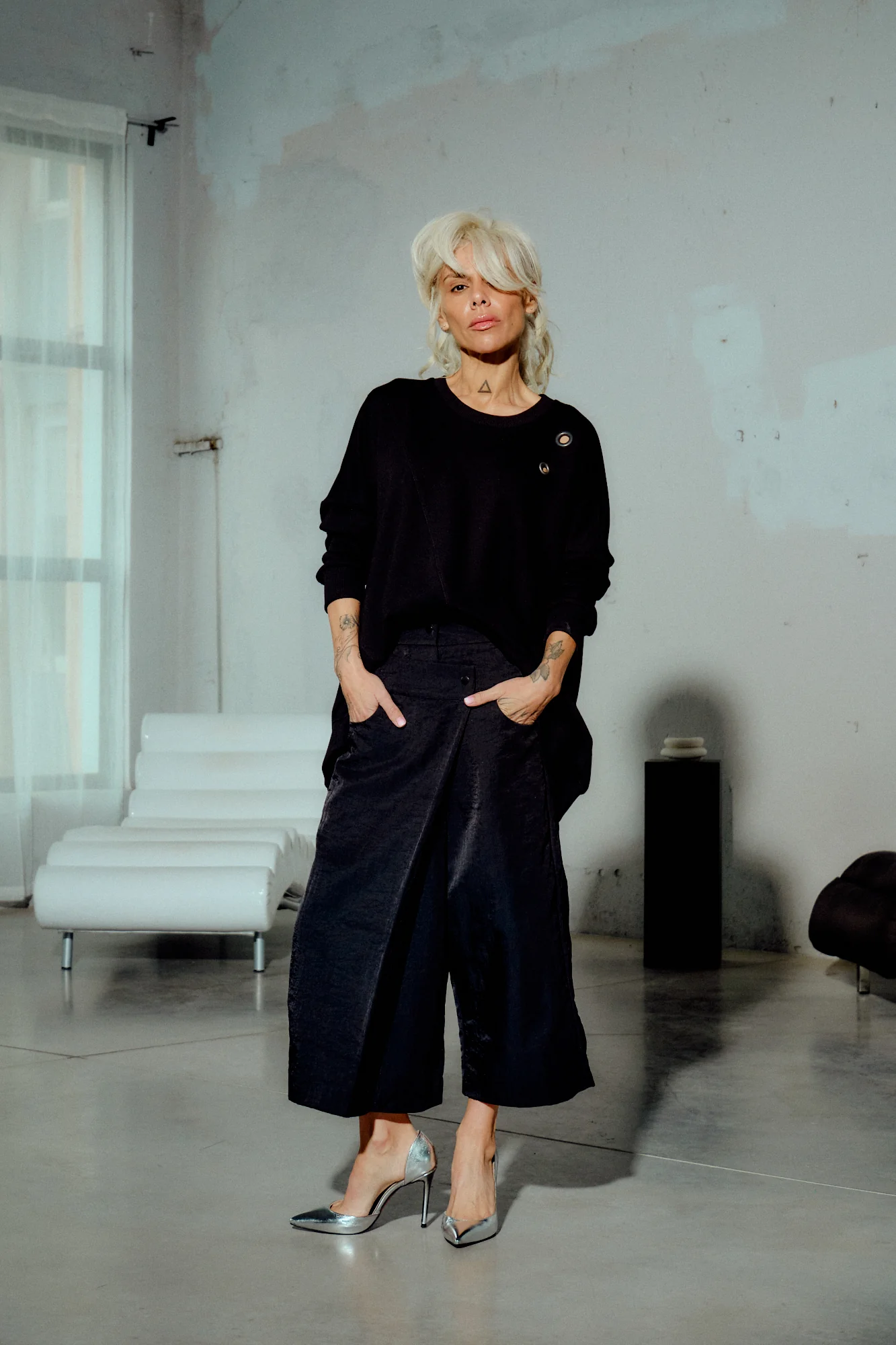 Cropped Black Barrel Pants - Image 3
