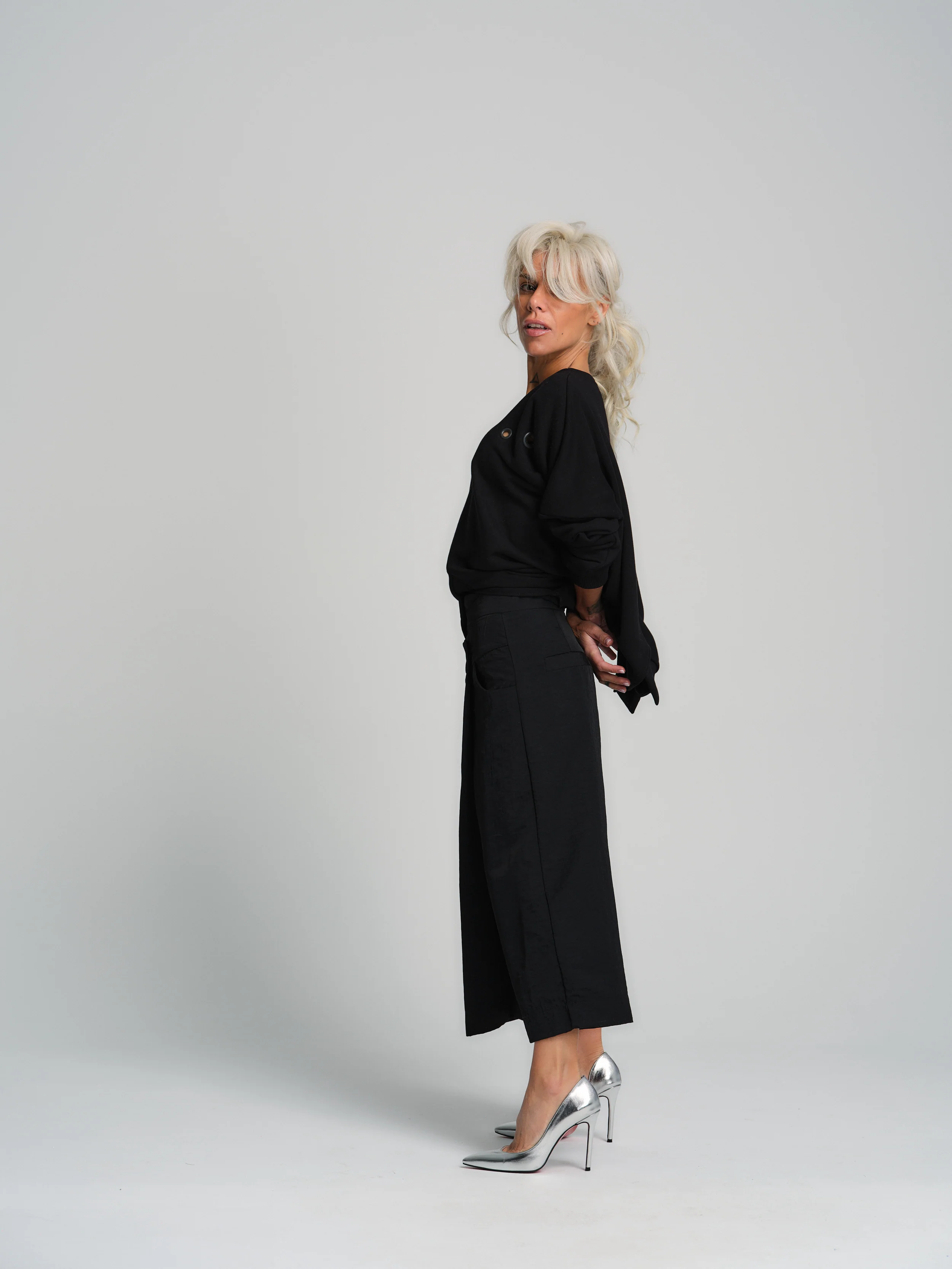 Cropped Black Barrel Pants - Image 5