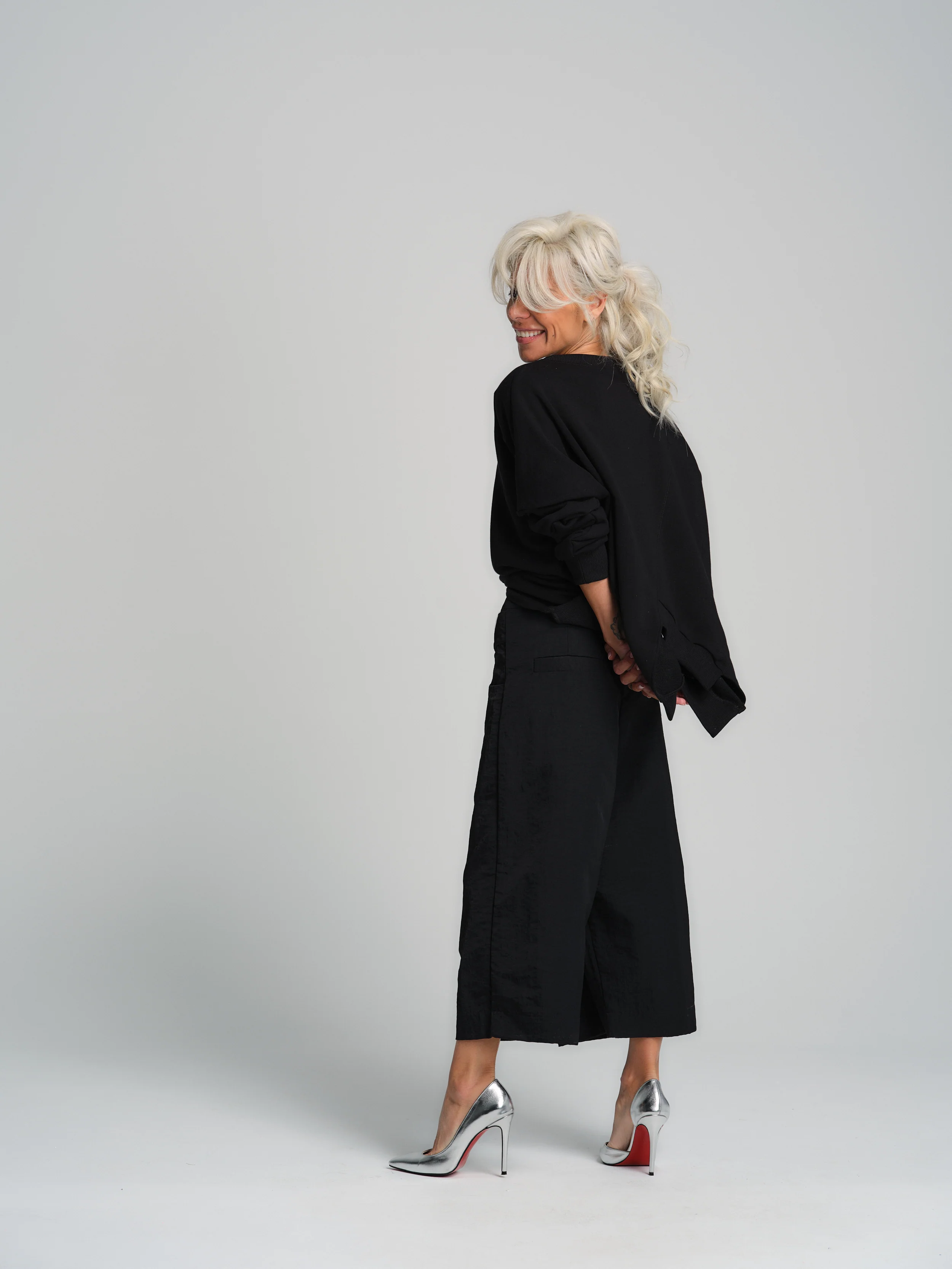 Cropped Black Barrel Pants - Image 8