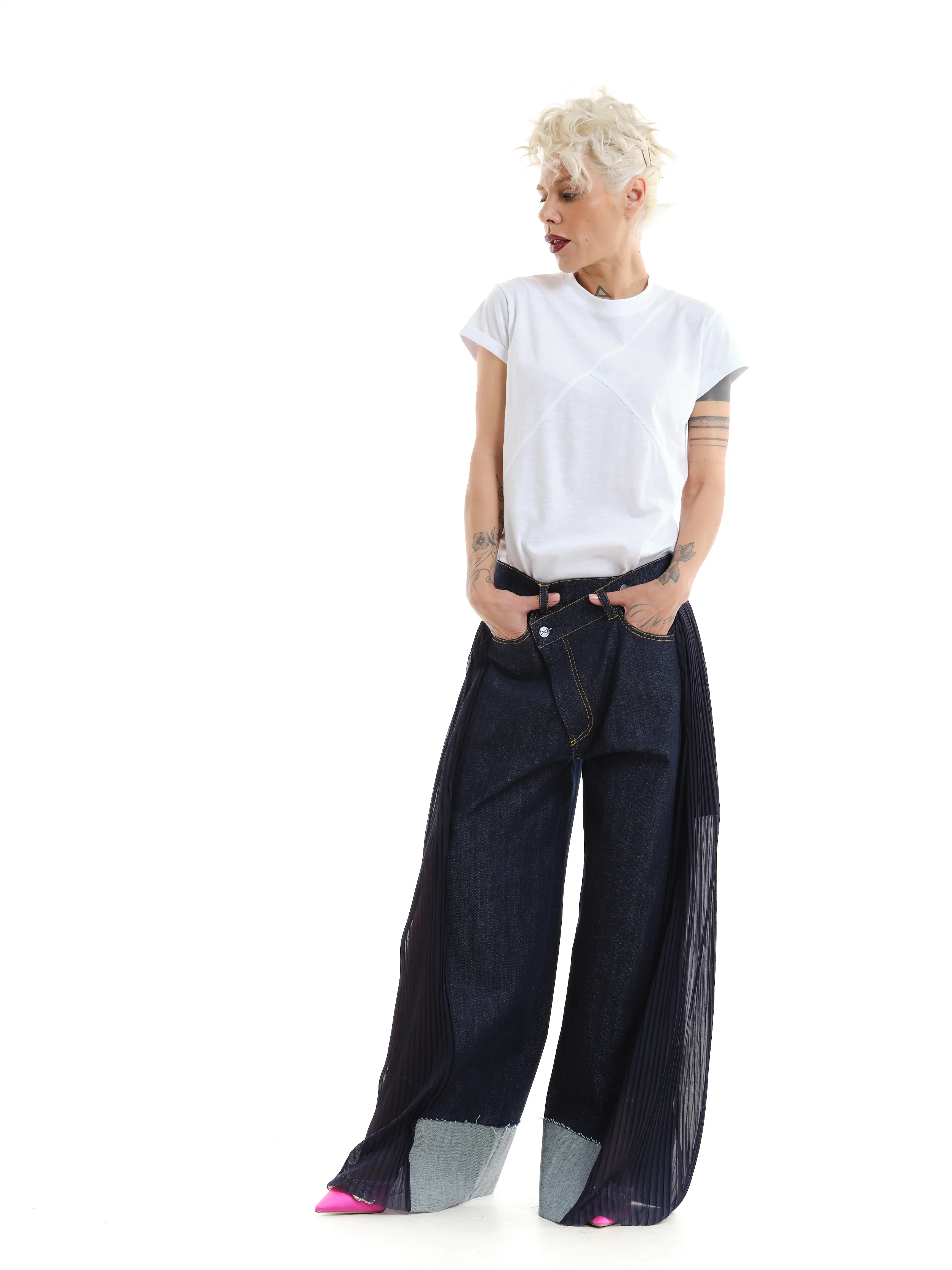 Cuffed White T-Shirt - Image 13