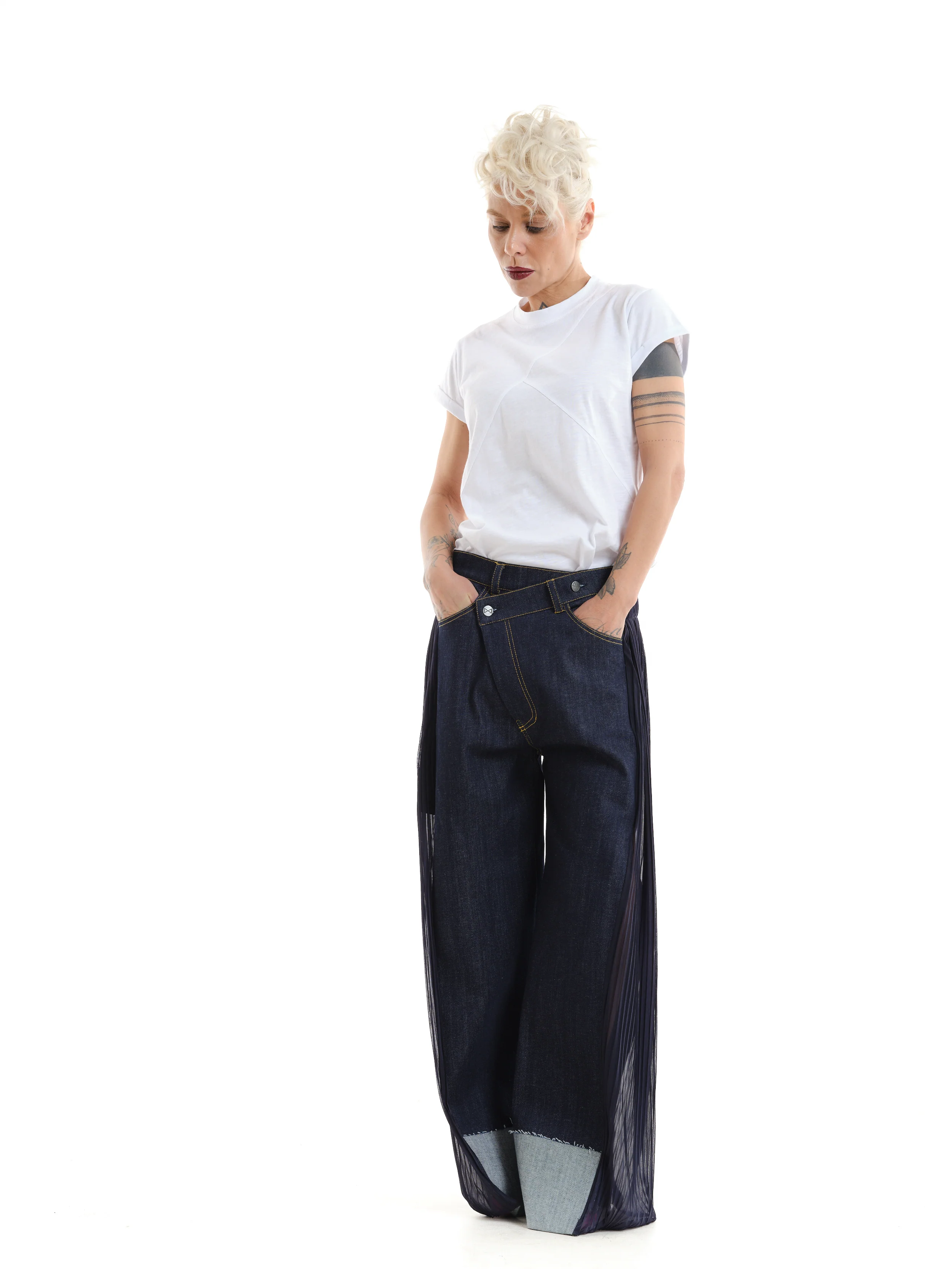 Cuffed White T-Shirt - Image 14