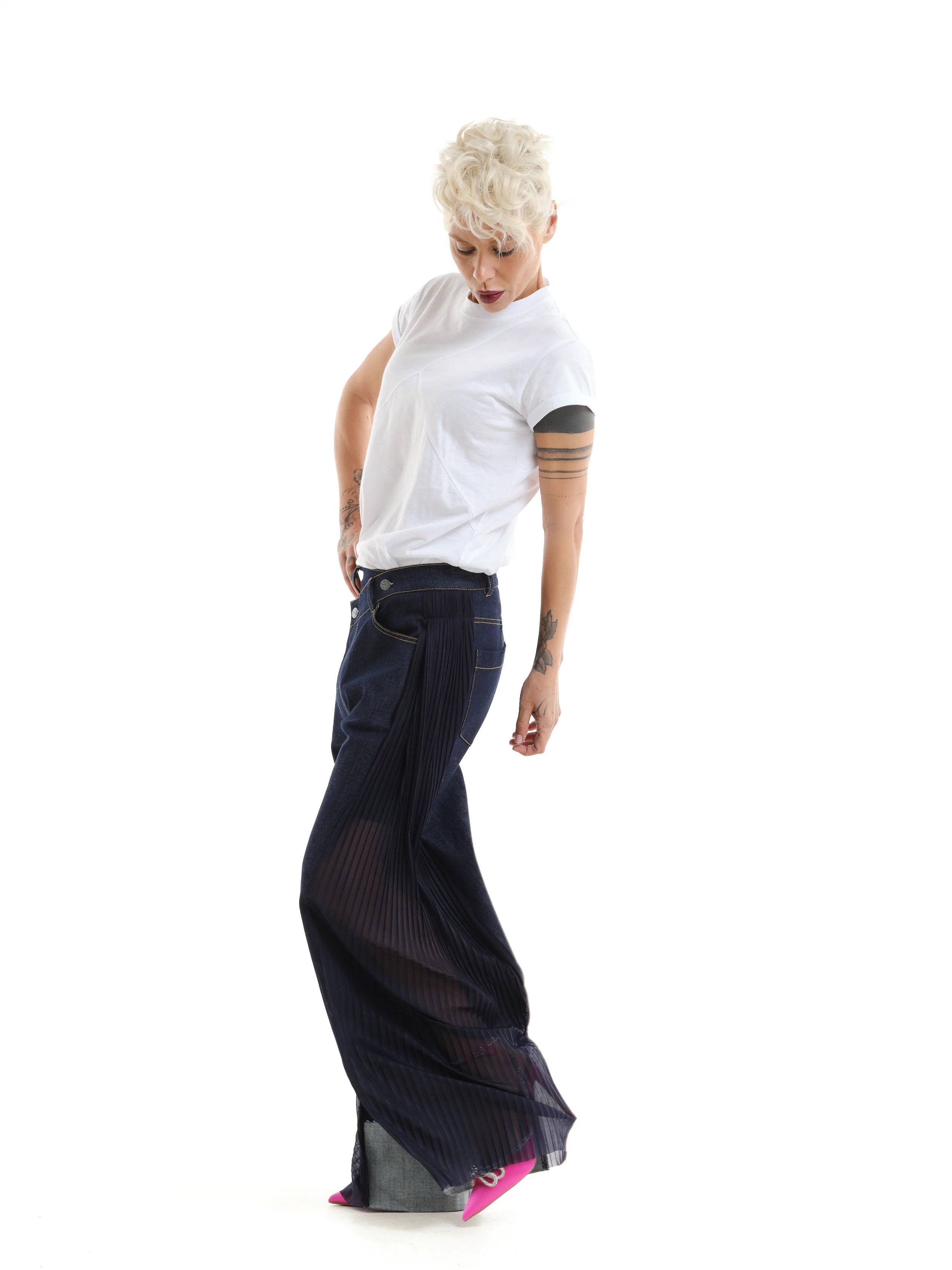 Cuffed White T-Shirt - Image 7