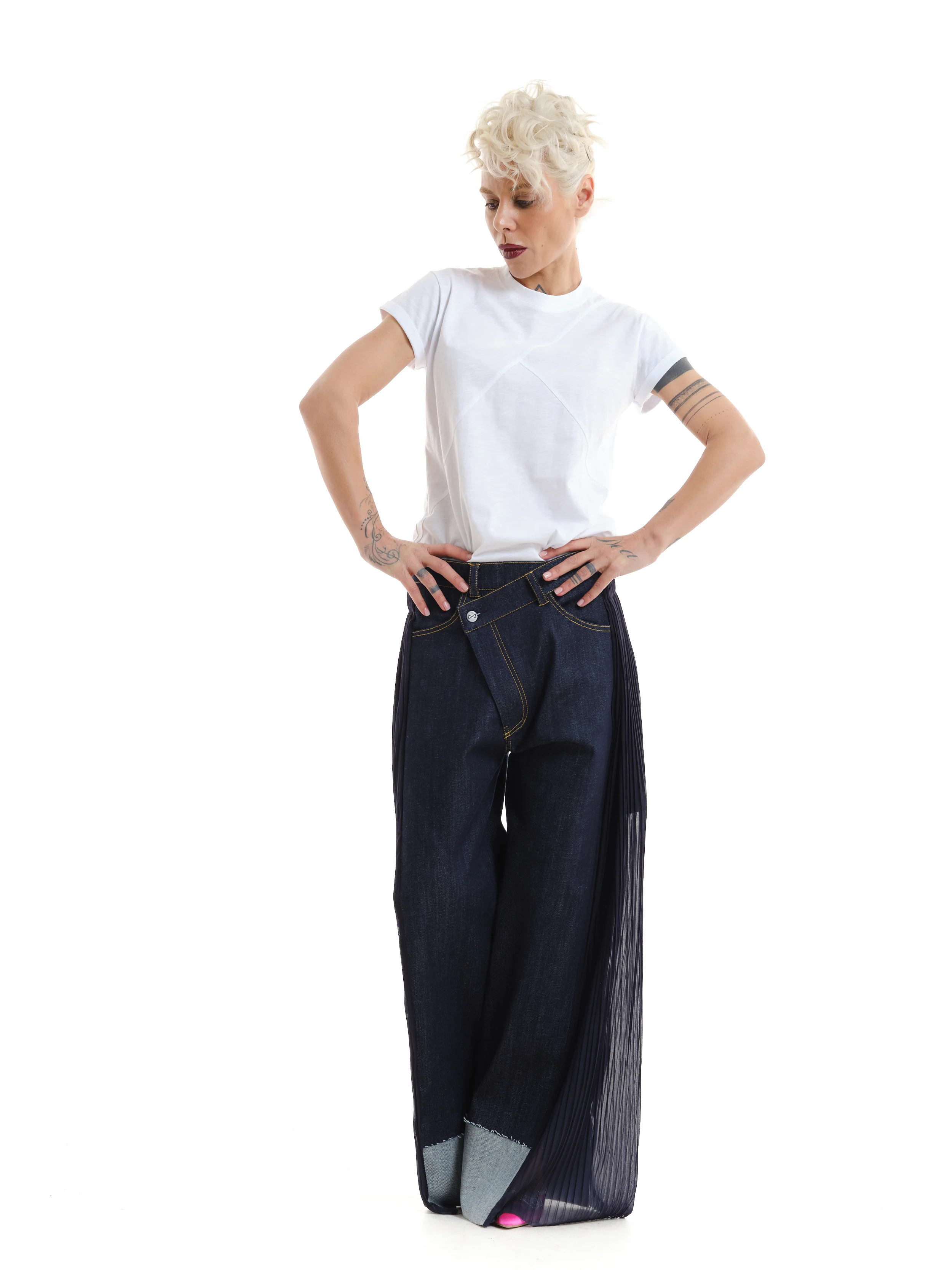 Cuffed White T-Shirt - Image 8