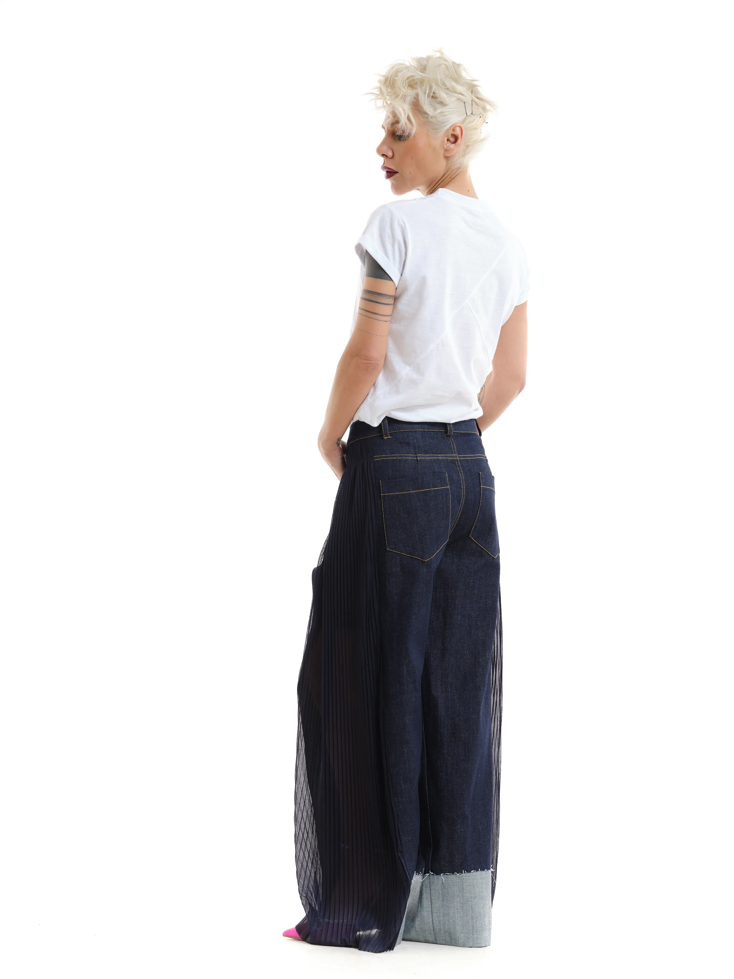 Cuffed White T-Shirt - Image 9