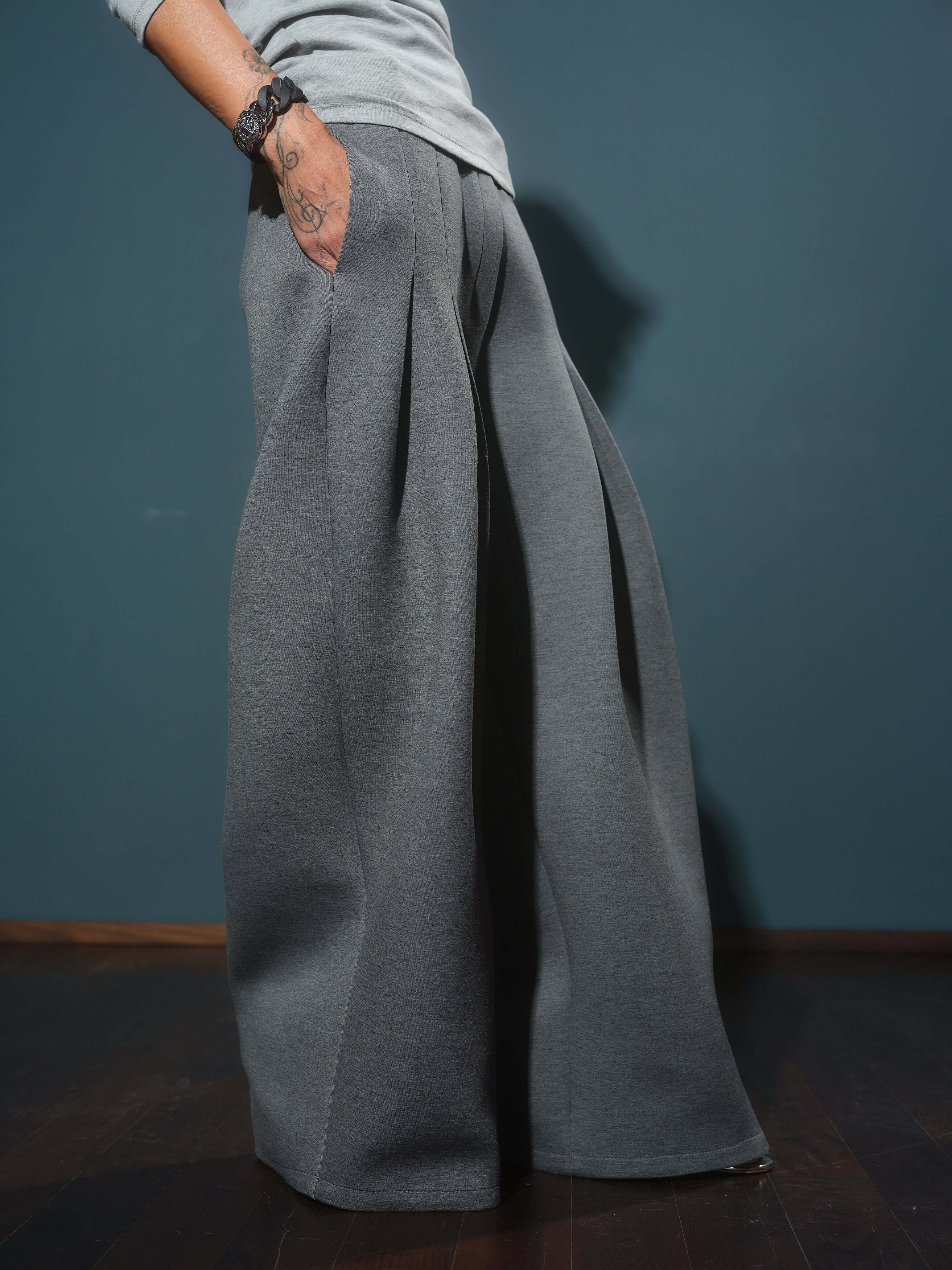 Gray Wide-Leg Structured Pants - Image 7