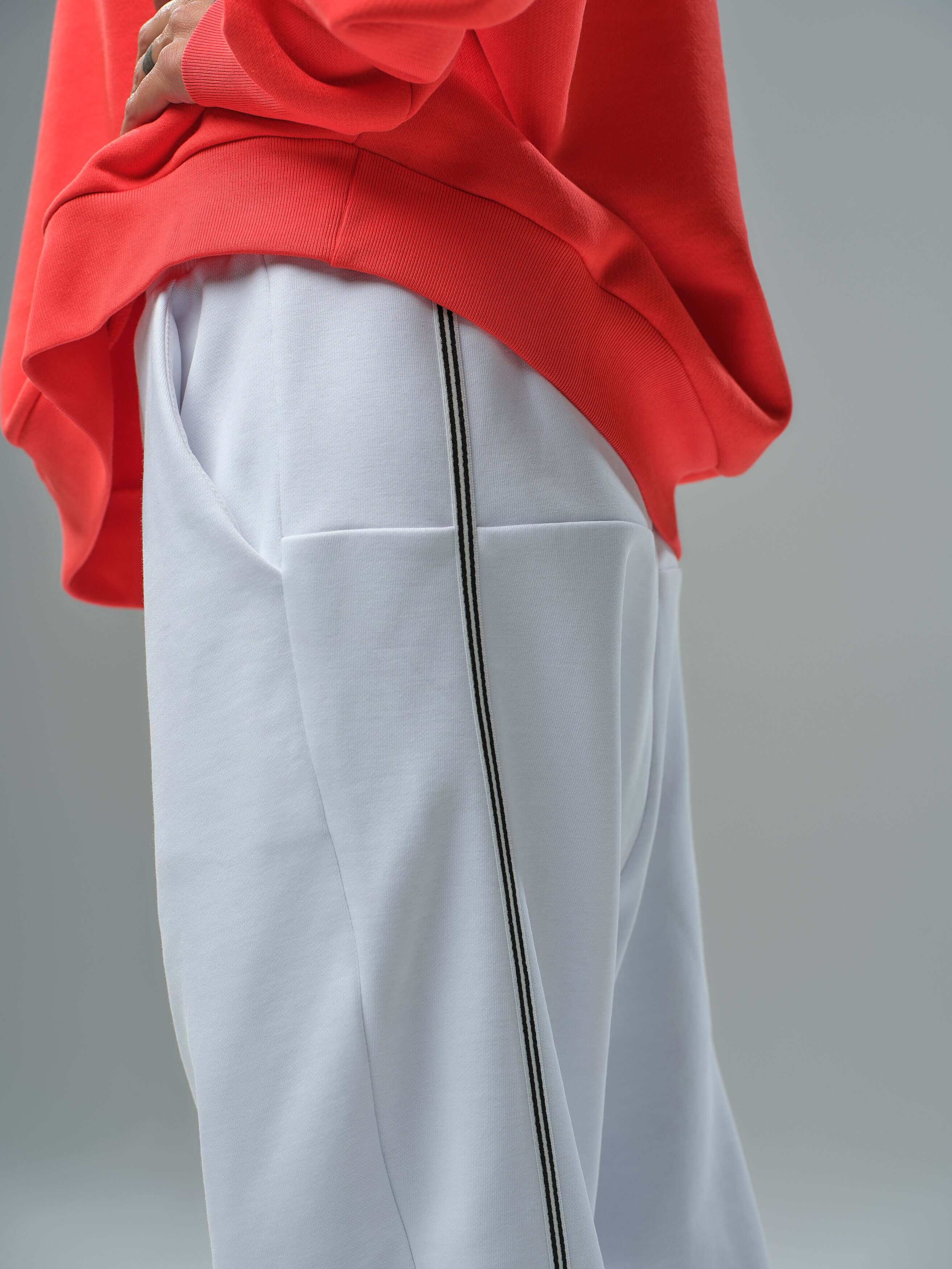 Red Oversized Sweatshirt & White Jogger Set - Image 10