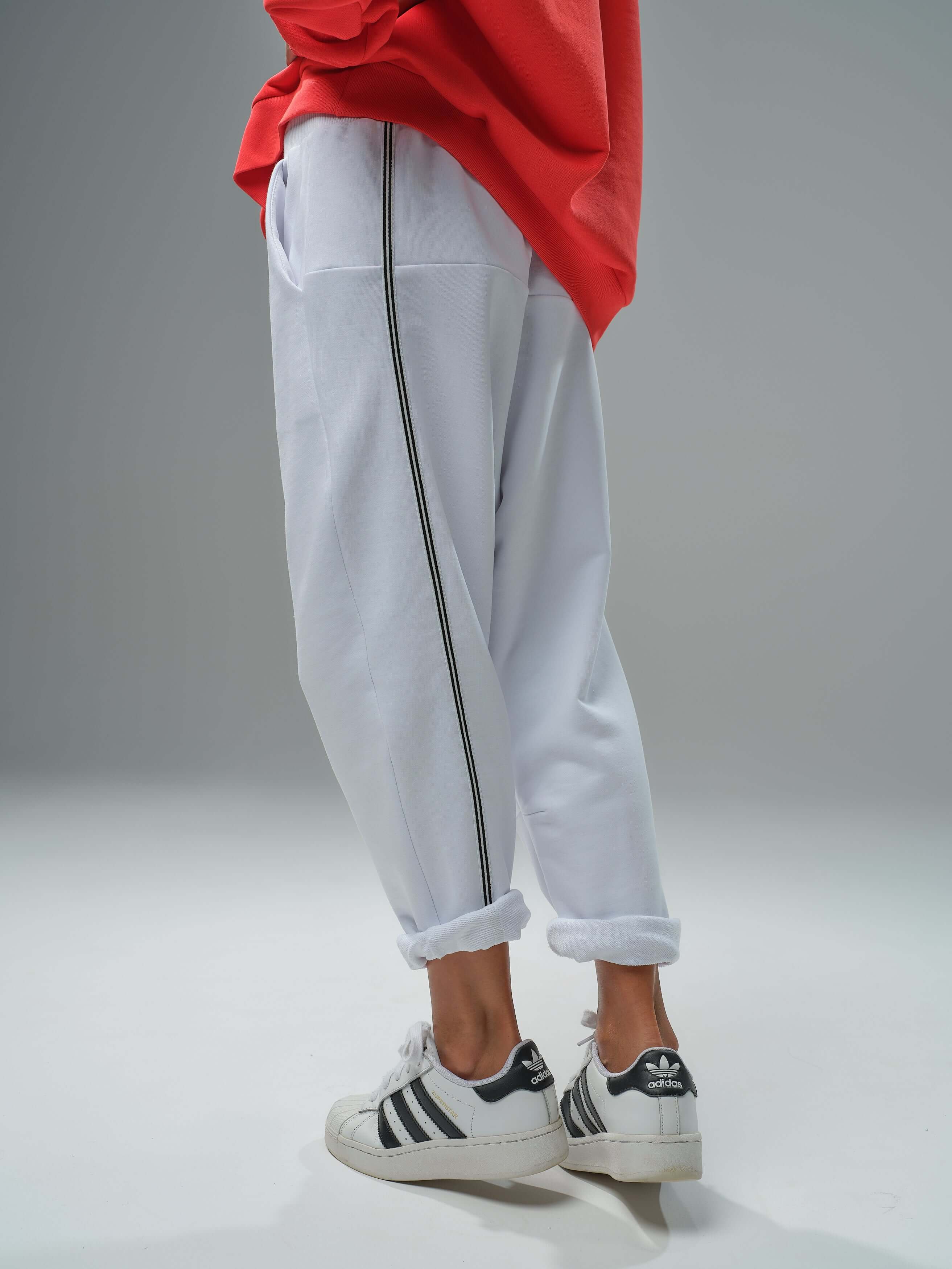Red Oversized Sweatshirt & White Jogger Set - Image 9