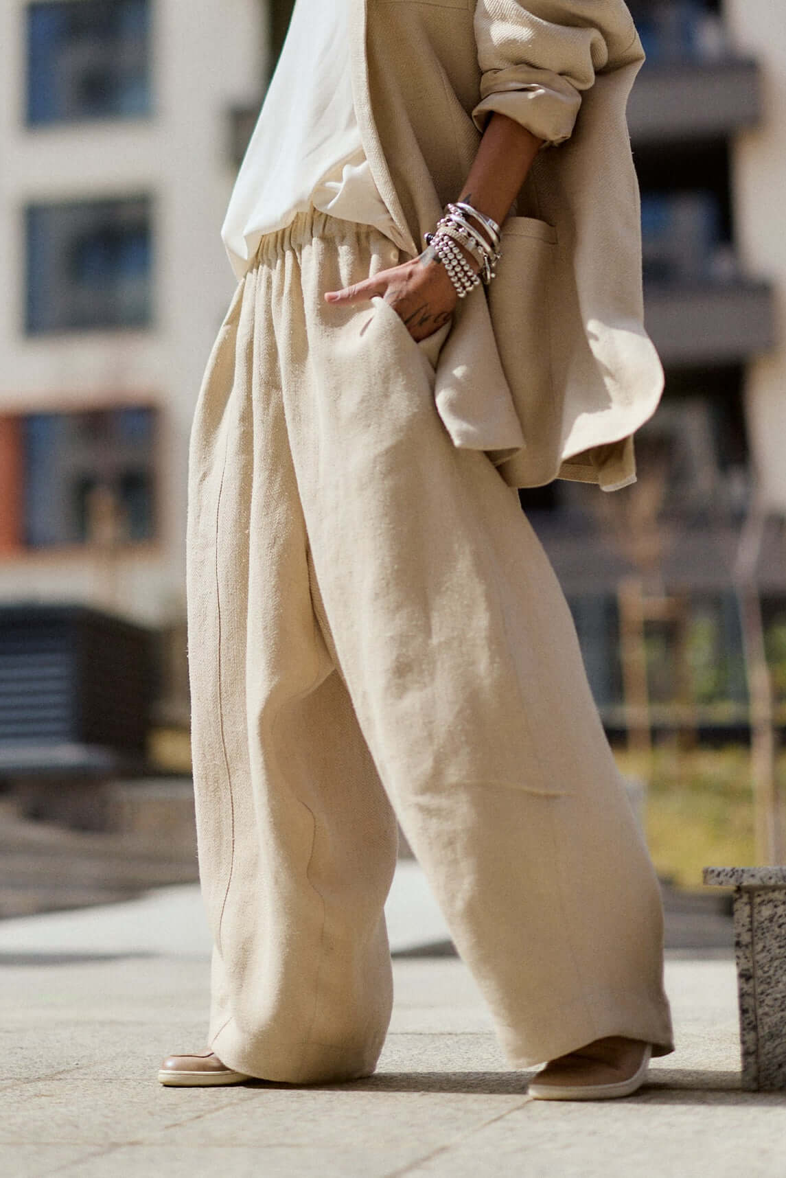 Relaxed Beige Wide-Leg Pants - Image 10