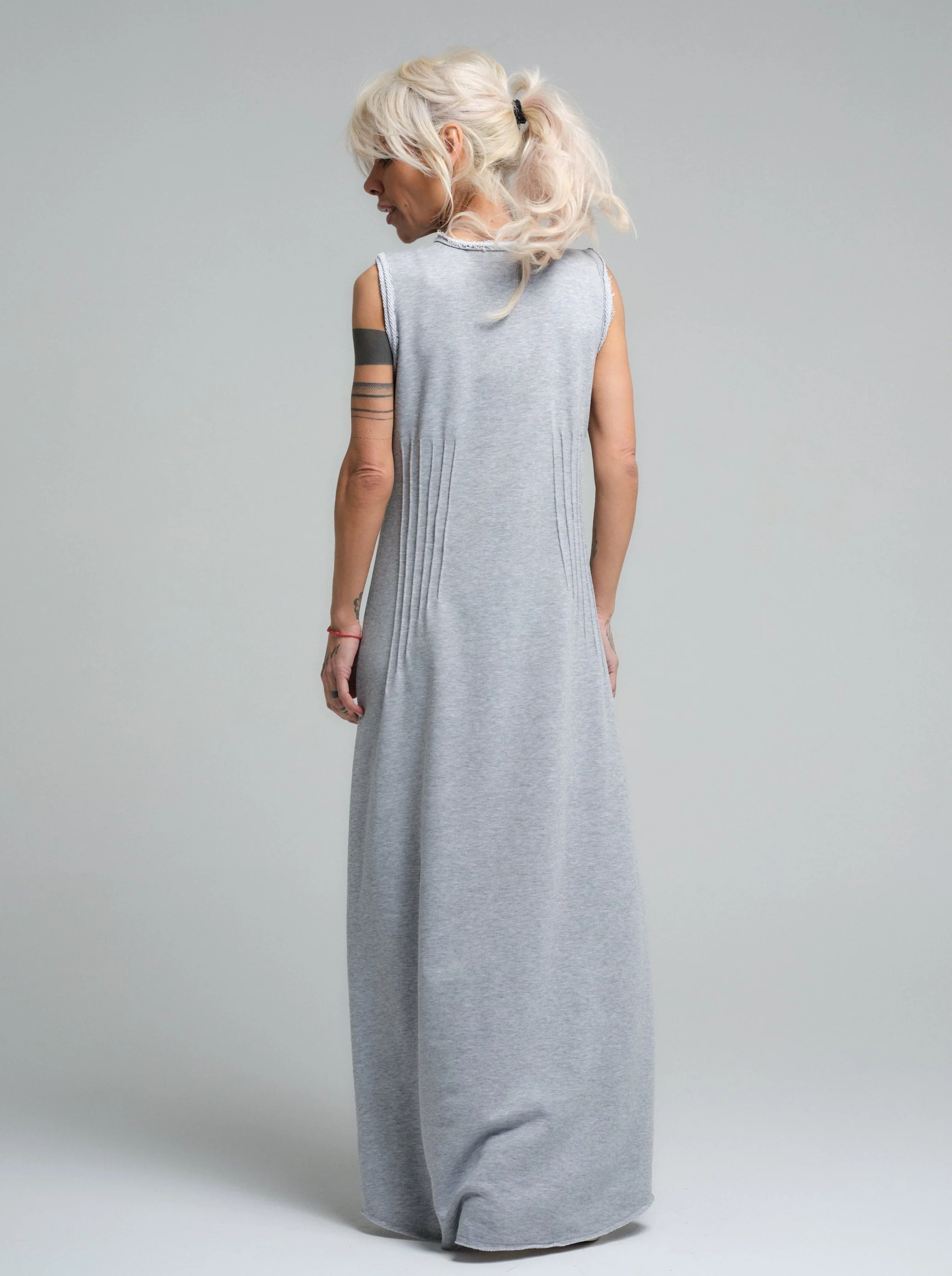 Relaxed-Fit Grey Maxi Dress - Image 5