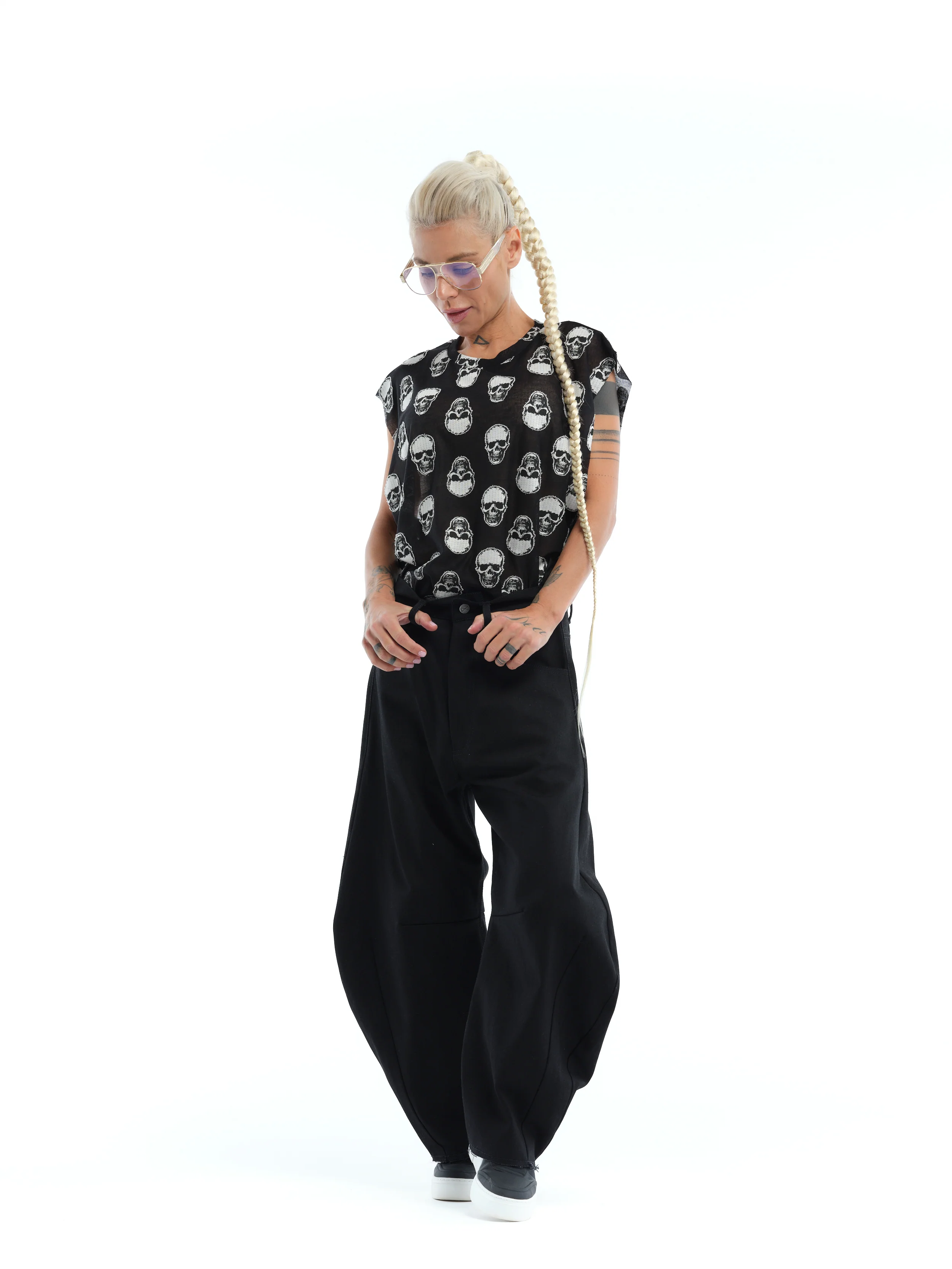 Relaxed Wide-Leg Black Jeans - Image 4