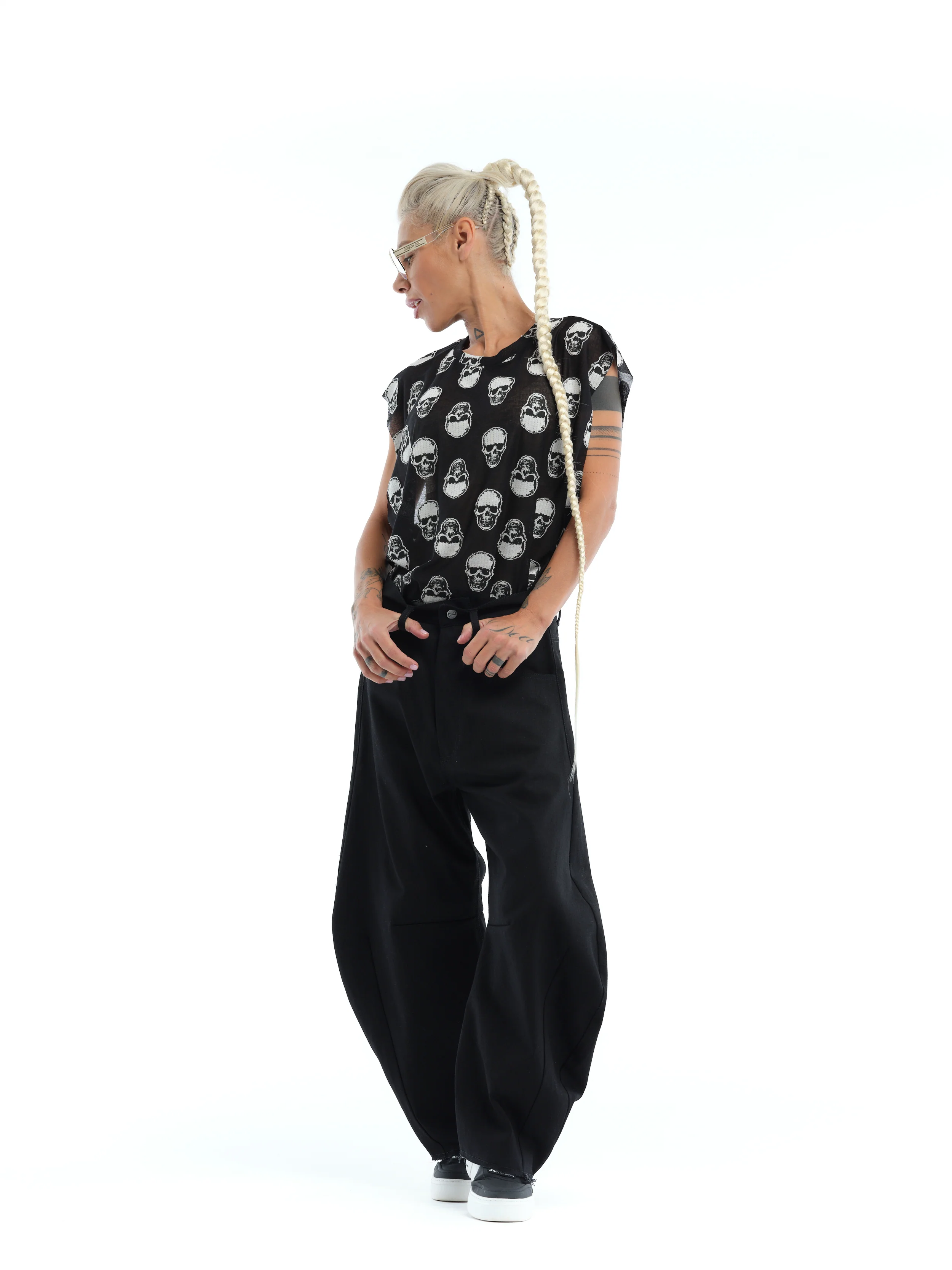 Relaxed Wide-Leg Black Jeans - Image 5