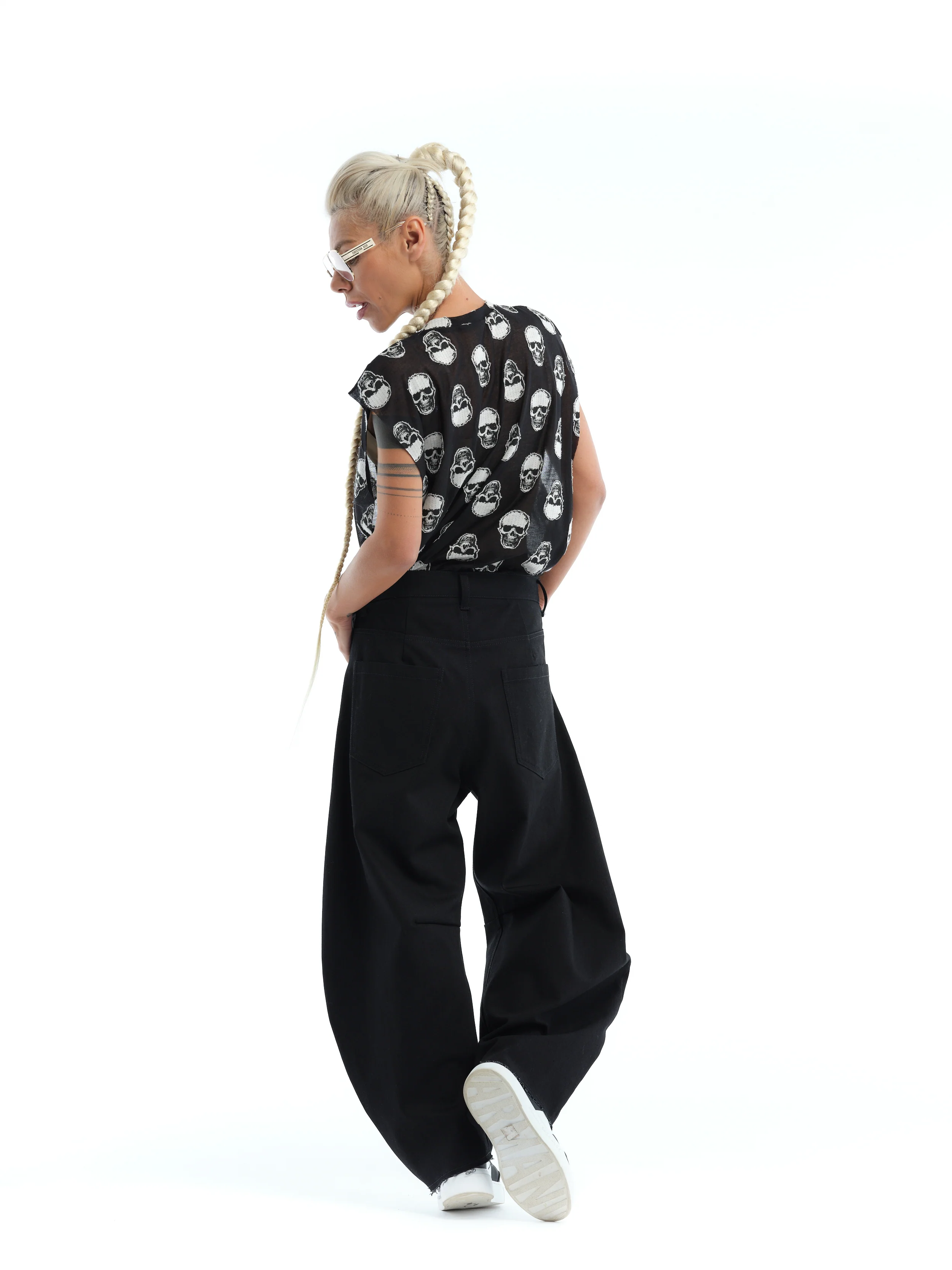 Relaxed Wide-Leg Black Jeans - Image 7