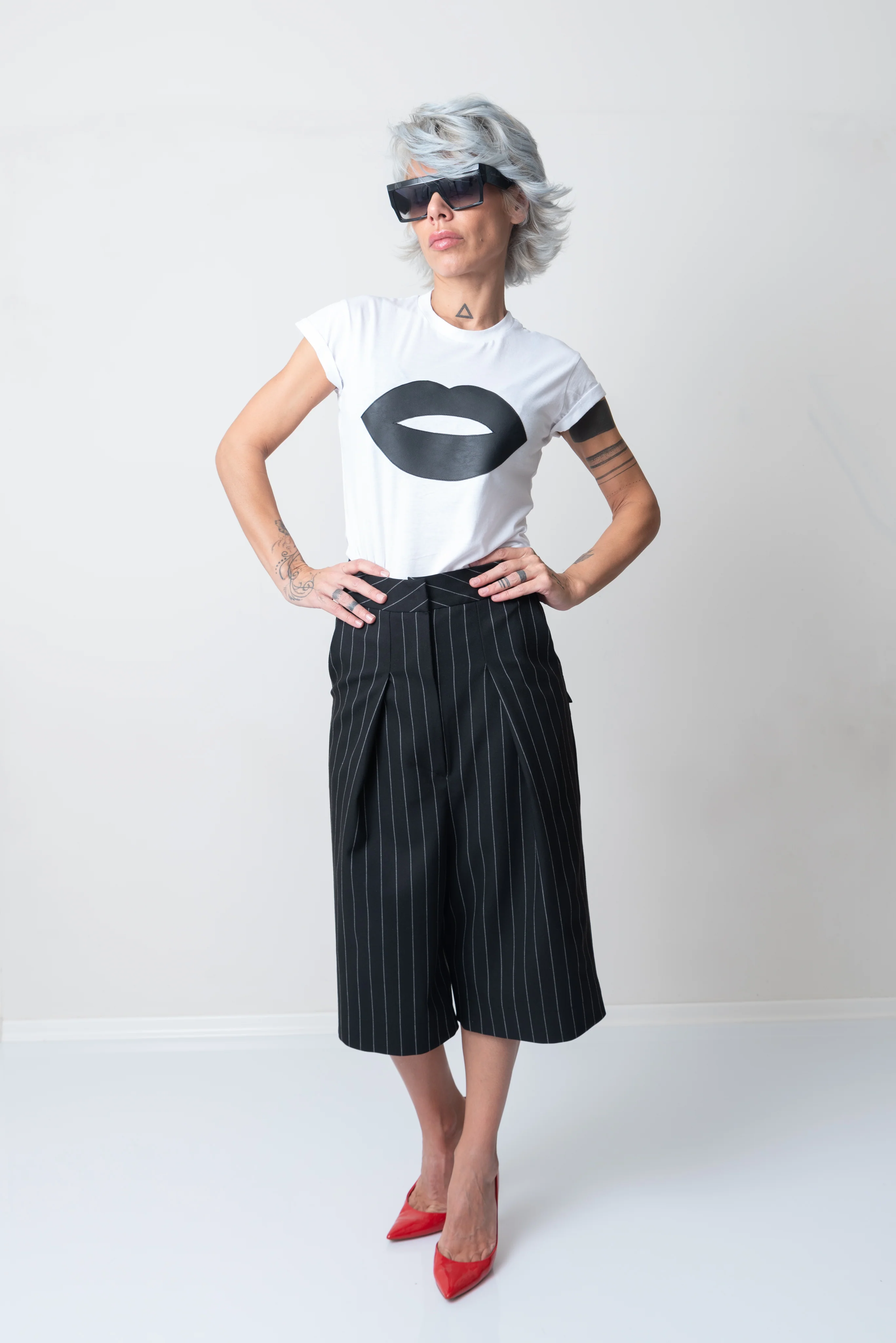 White T Shirt Blouse with Short Sleeves and Leatherette Lips - Image 3